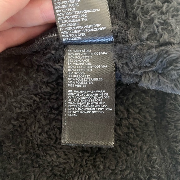 North Face Furry Fleece Vest- Black- size M (EUC) - Picture 8 of 8